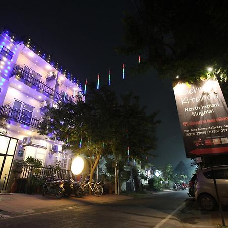 Hotel Super Townhouse Kachnar House Vikas Nagar à Hasanganj Extérieur photo