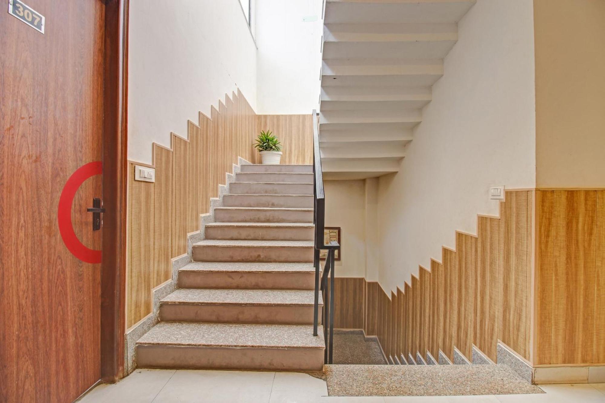 Hotel Super Townhouse Kachnar House Vikas Nagar à Hasanganj Extérieur photo