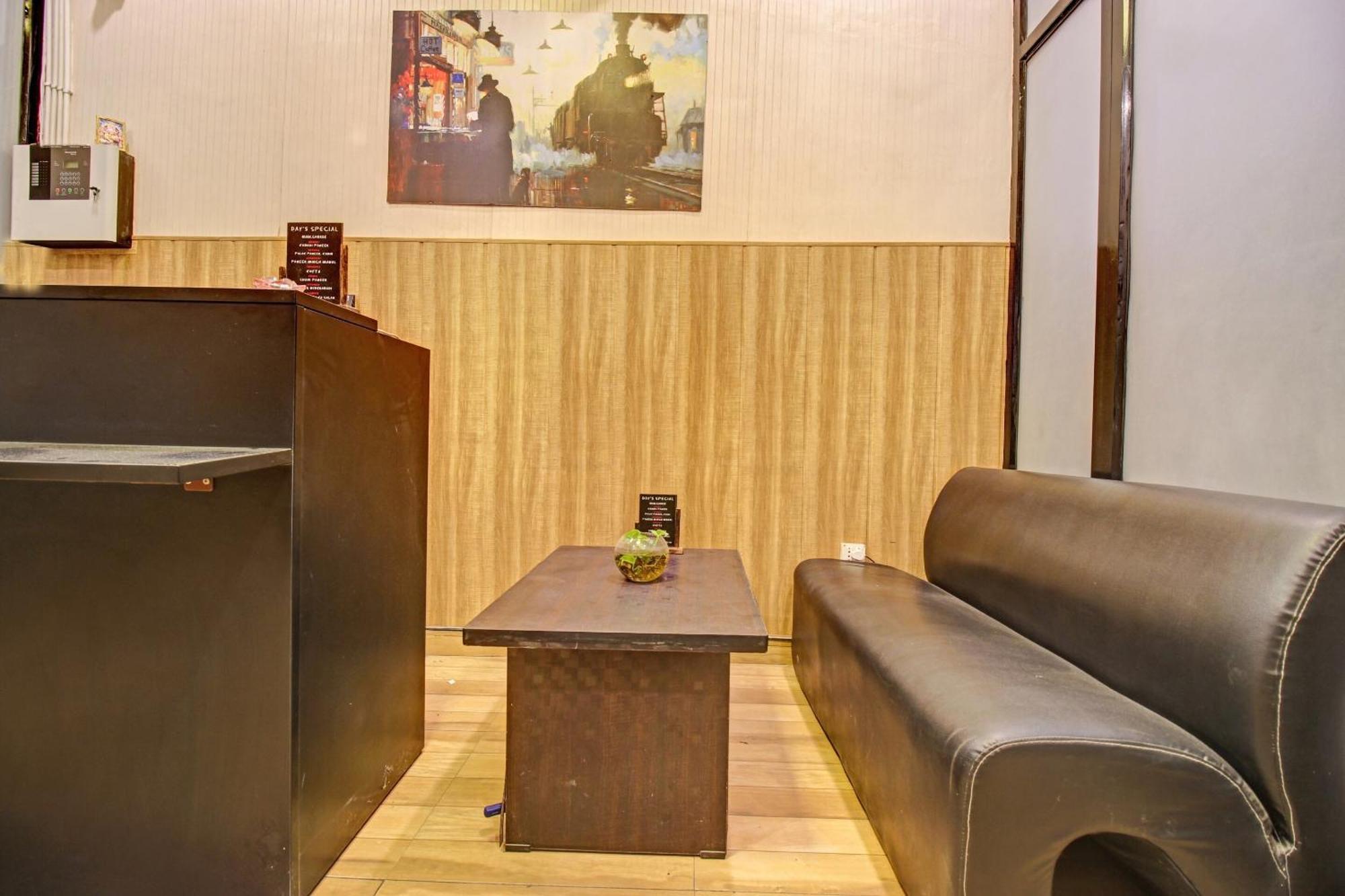 Hotel Super Townhouse Kachnar House Vikas Nagar à Hasanganj Extérieur photo