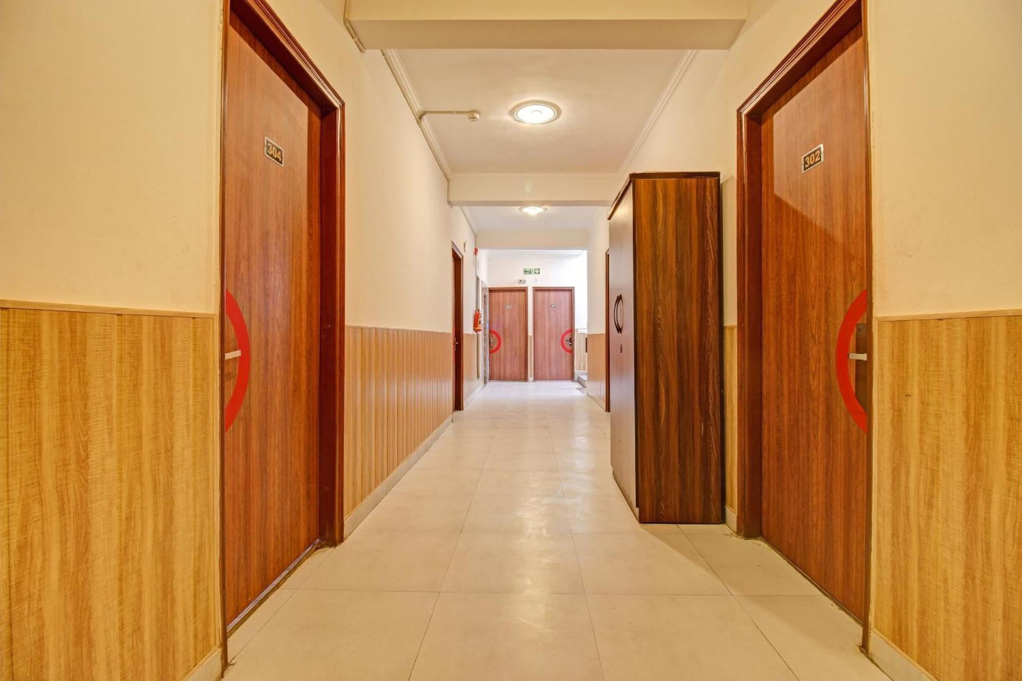 Hotel Super Townhouse Kachnar House Vikas Nagar à Hasanganj Extérieur photo